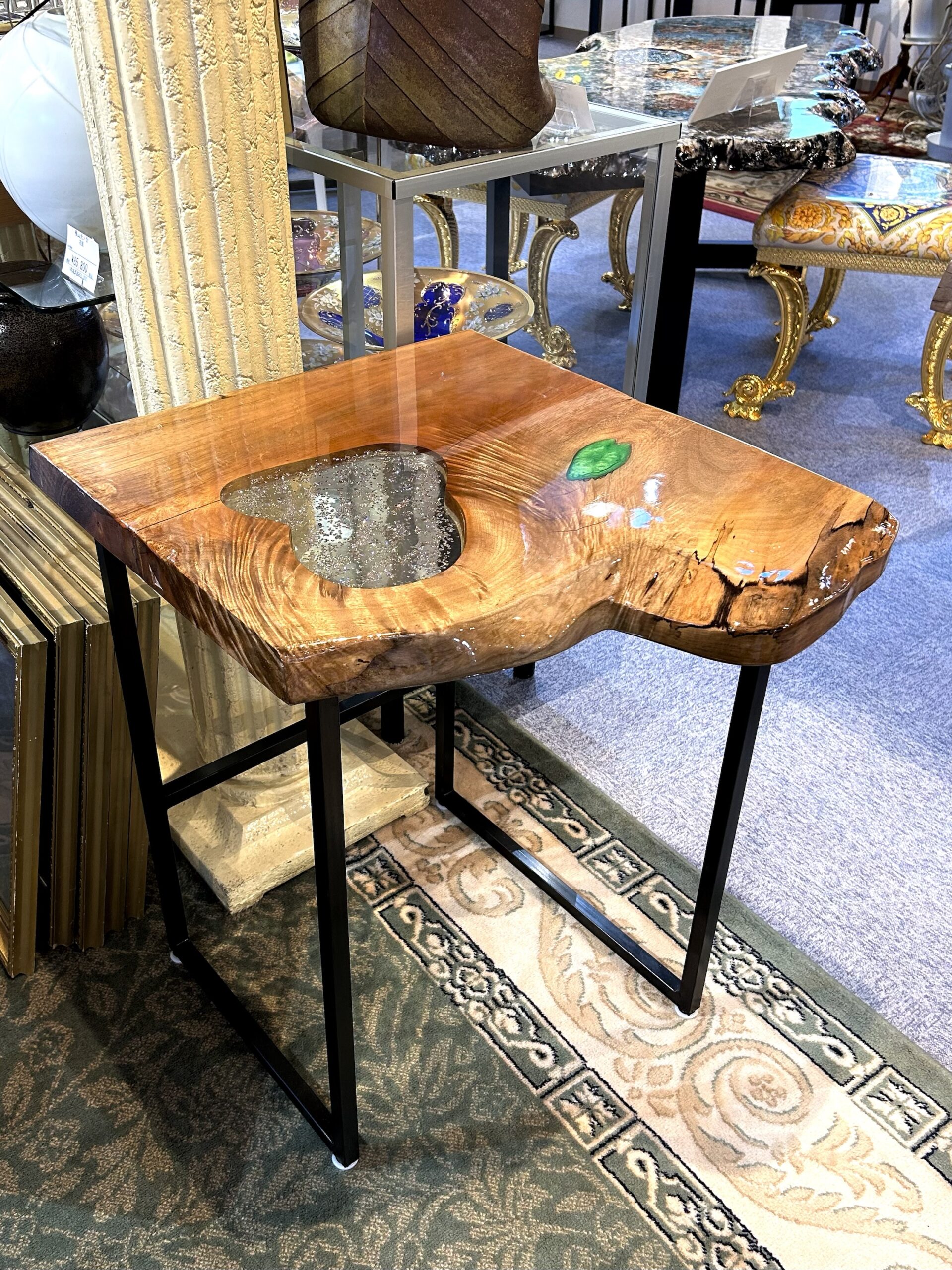 希少・虎杢】楓の虎杢一枚板レジンコンソール | 金井工房オンライン